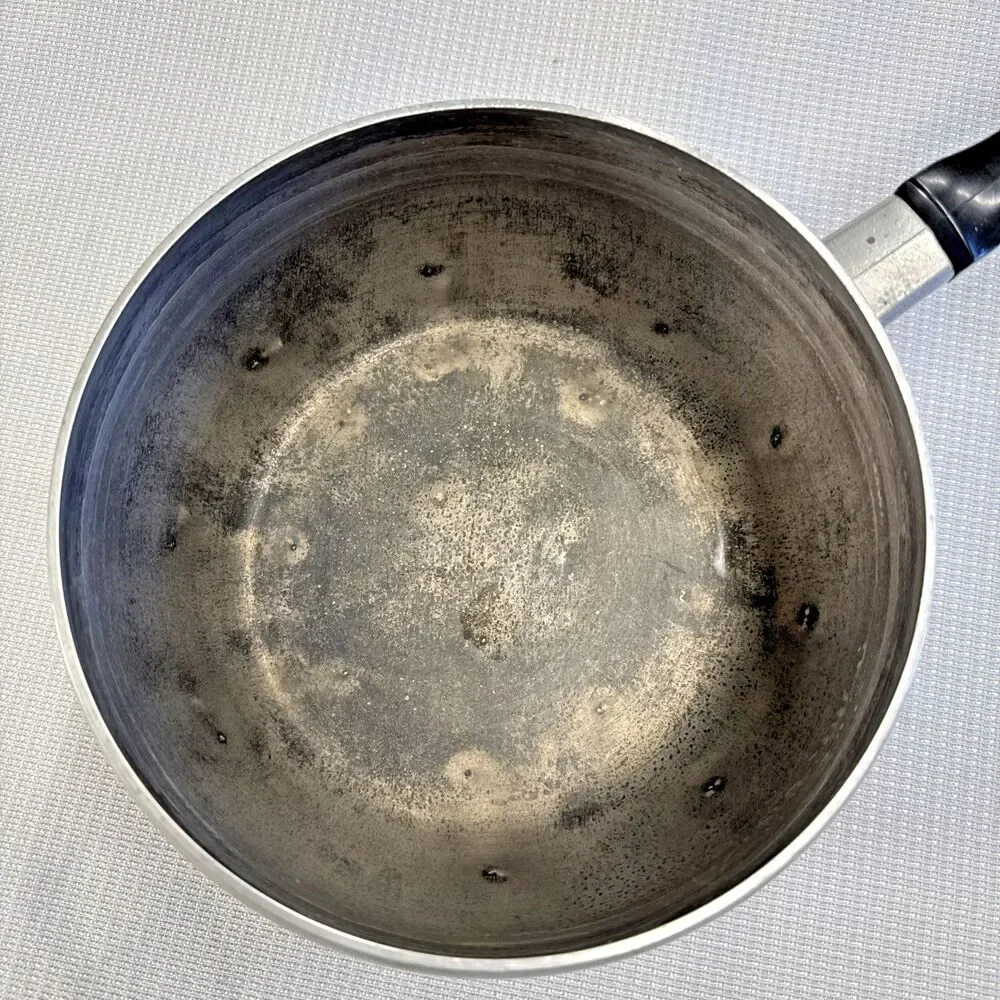 Vintage Wear Ever Aluminum Hallite 7.5 in 2.5 Qt Pot w Copper lid model 2102 1/2